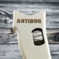 Светозвуковой отпугиватель собак AntiDOG от НИИПХ белого цвета Светозвуковой отпугиватель собак AntiDOG от НИИПХ белого цвета